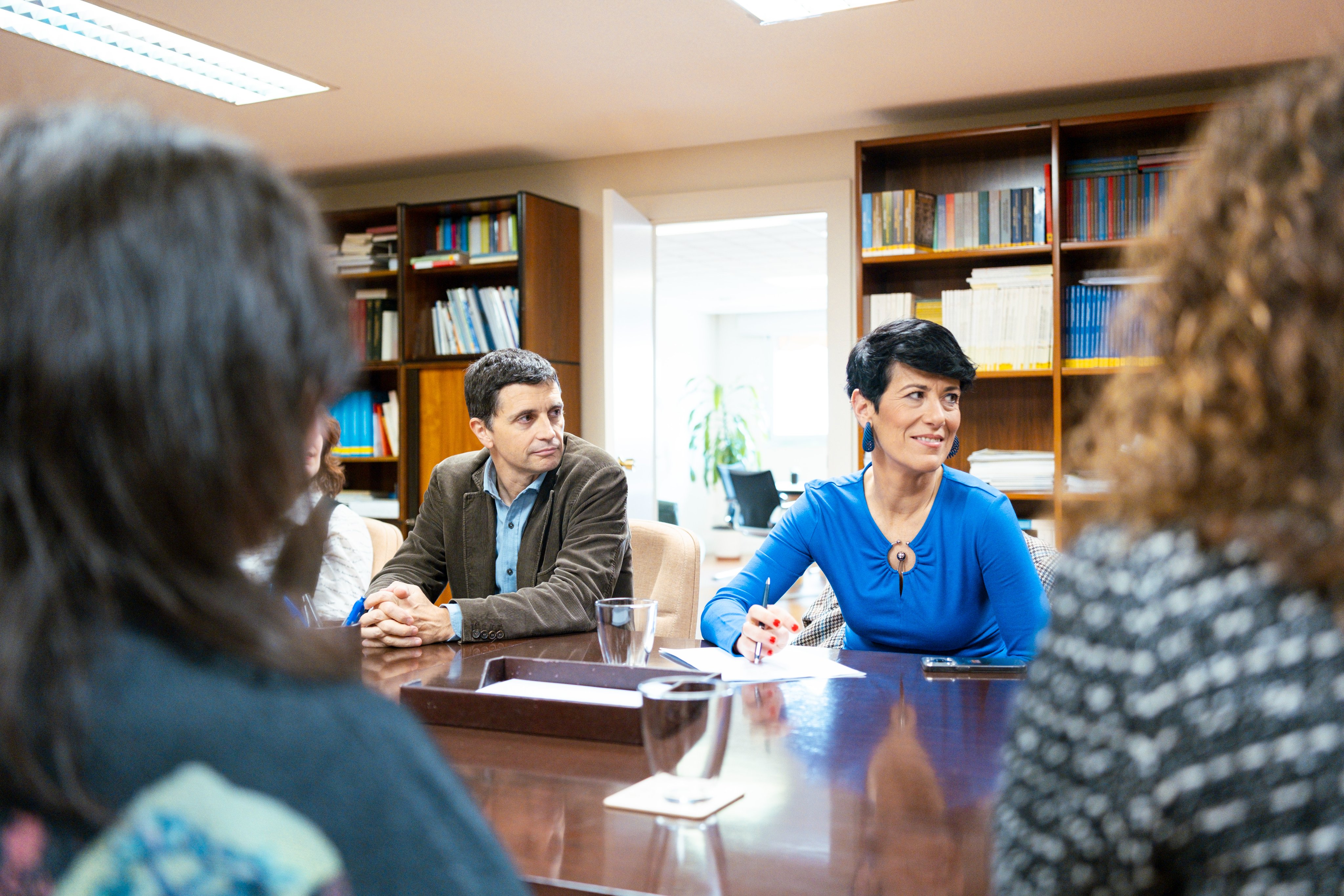 Elena Martínez Carqués, y la presidenta del Cabildo Insular de Lanzarote, María Dolores Corujo