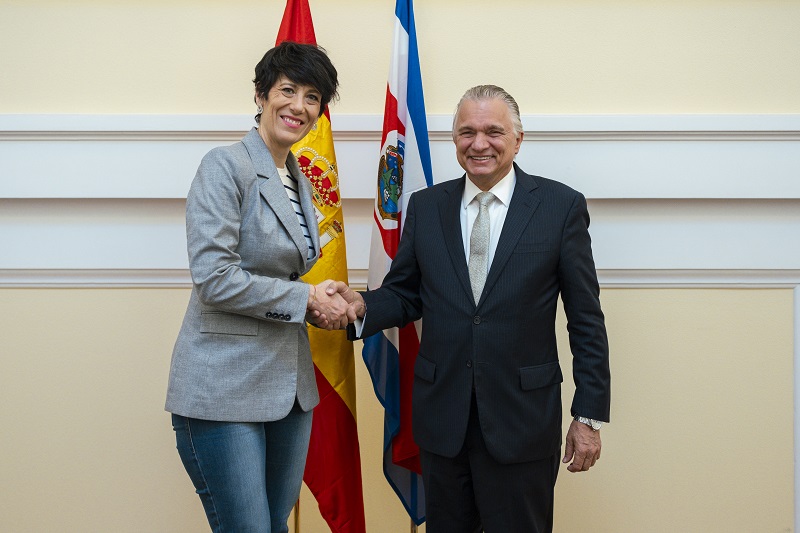La ministra Elma Saiz se reúne con el ministro de Relaciones Exteriores y Culto de Costa Rica para avanzar en el Convenio Bilateral de Seguridad Social