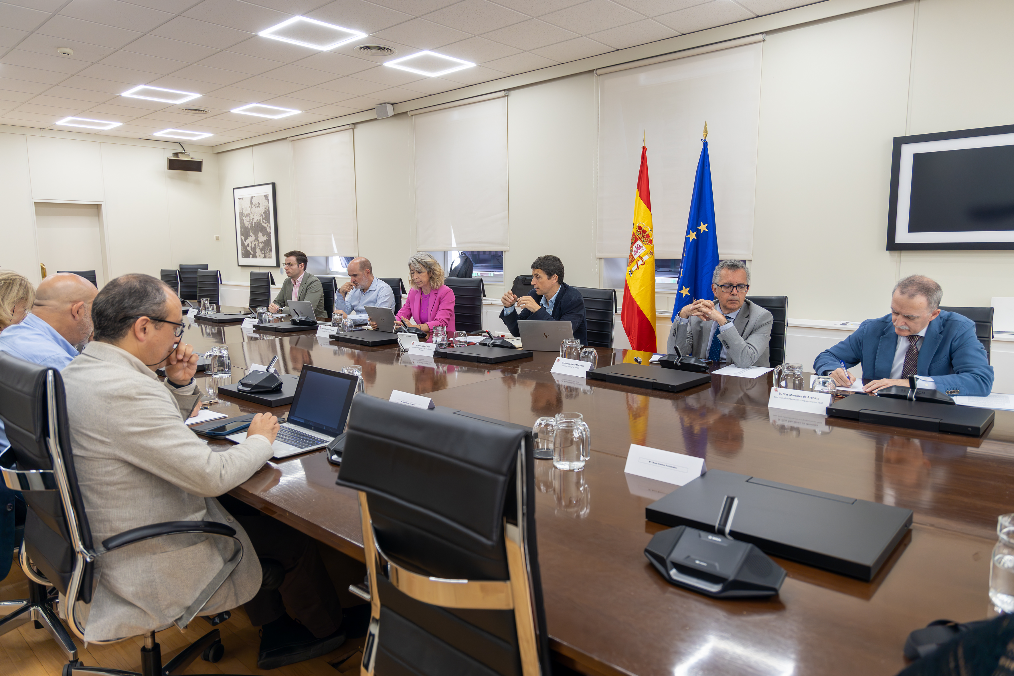 Reunión de la Mesa de Diálogo Social aborda la mejora de la Orden para recuperar años cotizados de antiguos estudiantes en prácticas e investigadores