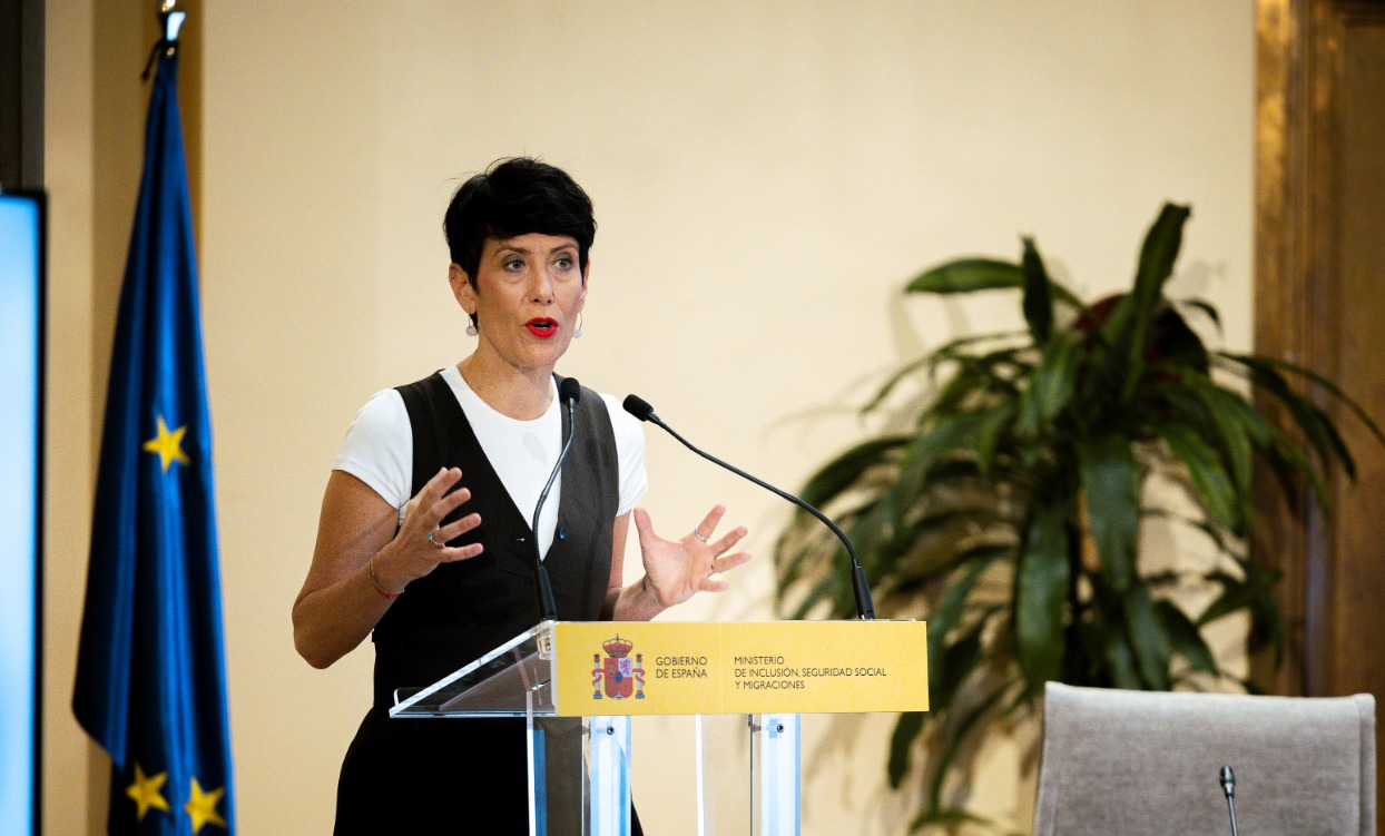 Ministra de Inclusión, Seguridad Social y Migraciones, Elma Saiz, junto a Nadia Calviño, presidenta del Banco Europeo de Inversiones.