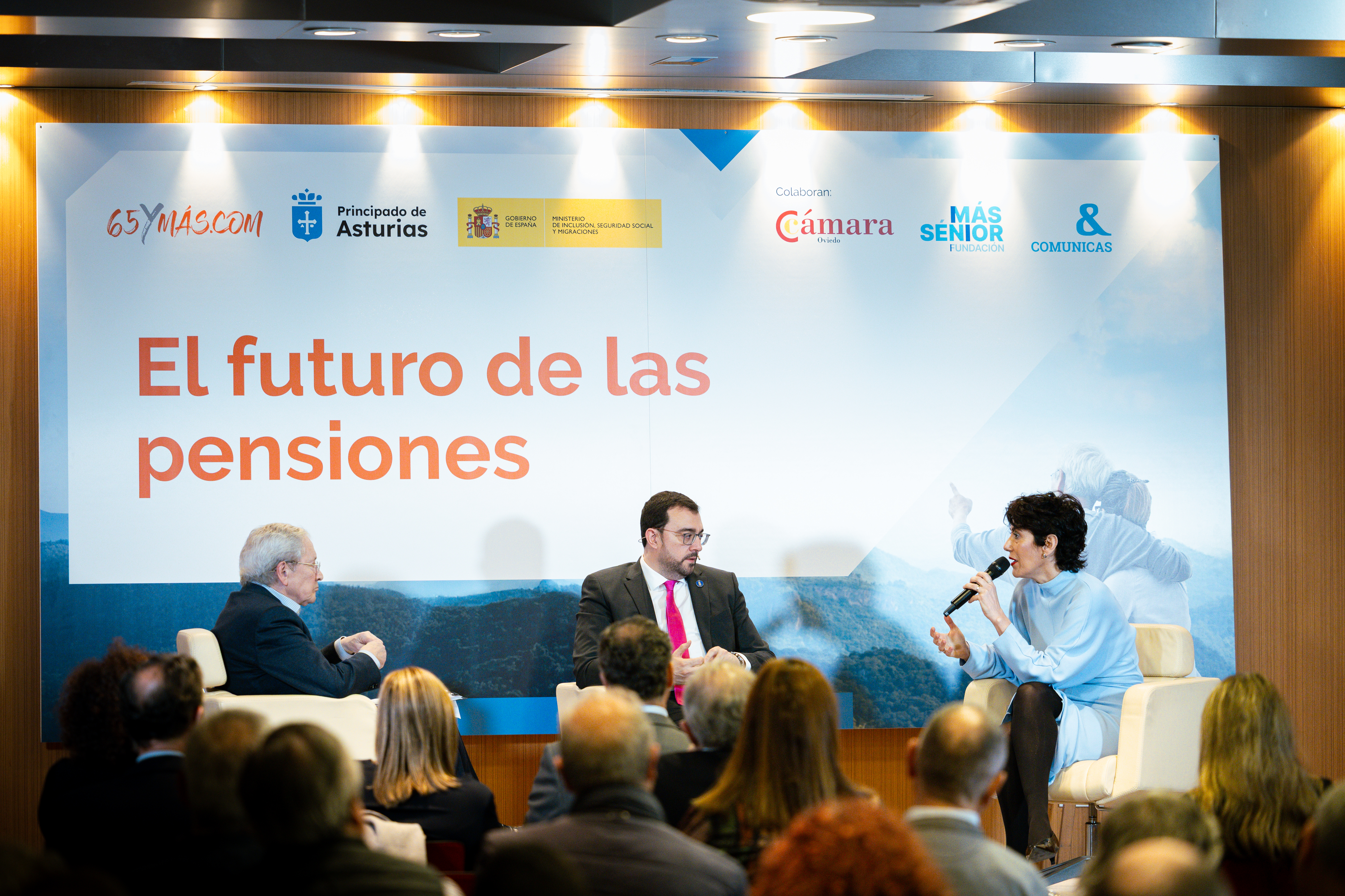 La ministra, Elma Saiz, durante la Conferencia 