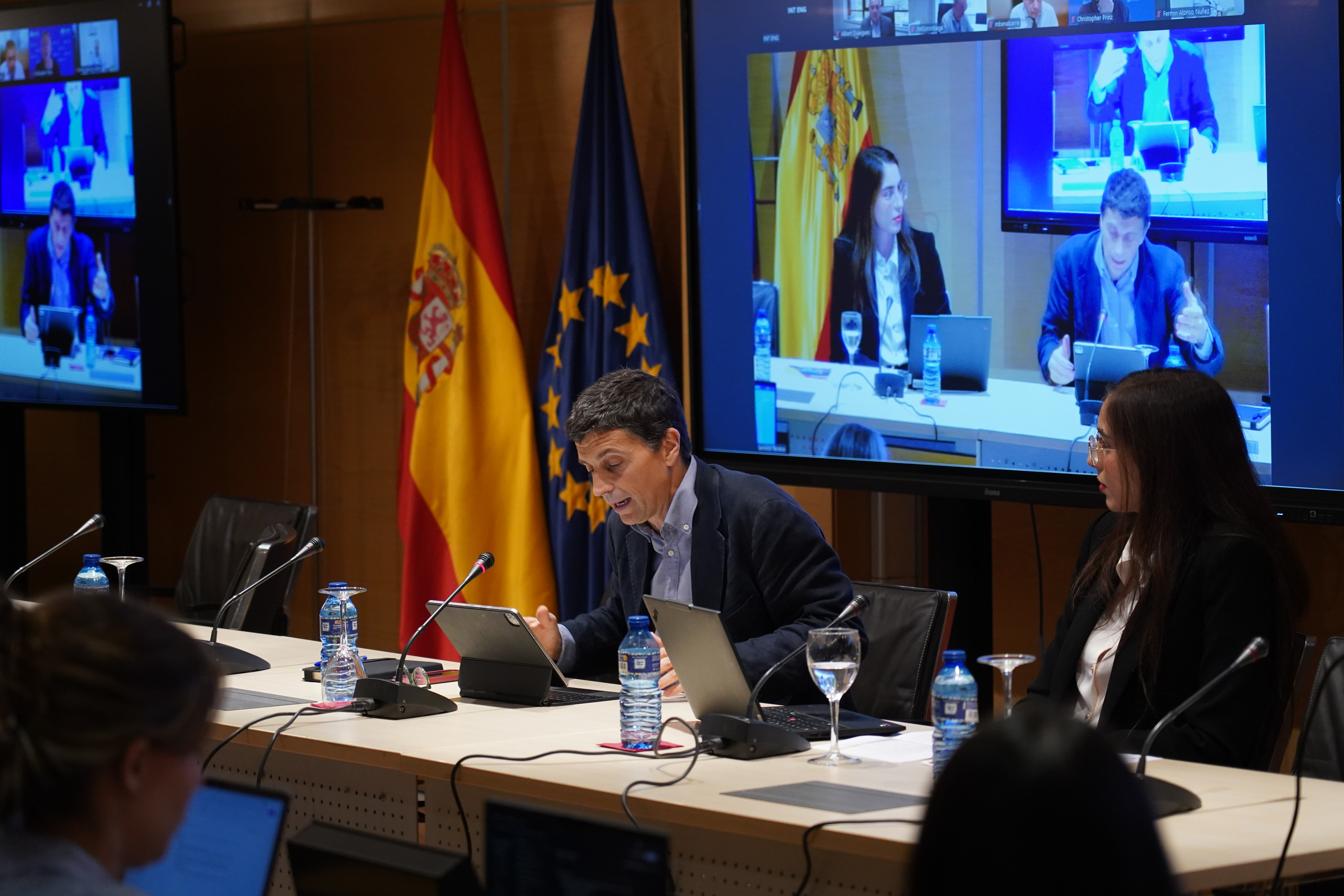 El secretario de Estado, en la apertura de la jornada, acompañado de la representante de la Comisión Europea, Elisa Gómez