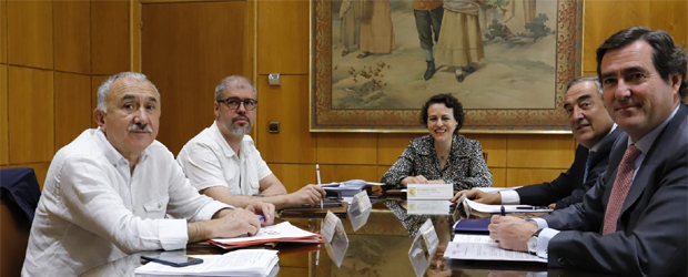 La ministra Magdalena Valerio se reúne con los secretarios generales de UGT, Pepe Álvarez, y CCOO, Unai Sordo, y los presidentes de CEOE, Juan Rosell, y CEPYME, Antonio Garamendi.