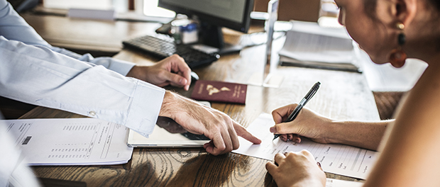 Migraciones e Interior firman la Instrucción sobre el procedimiento para la expedición del documento de residencia a los nacionales de Reino Unido residentes en España