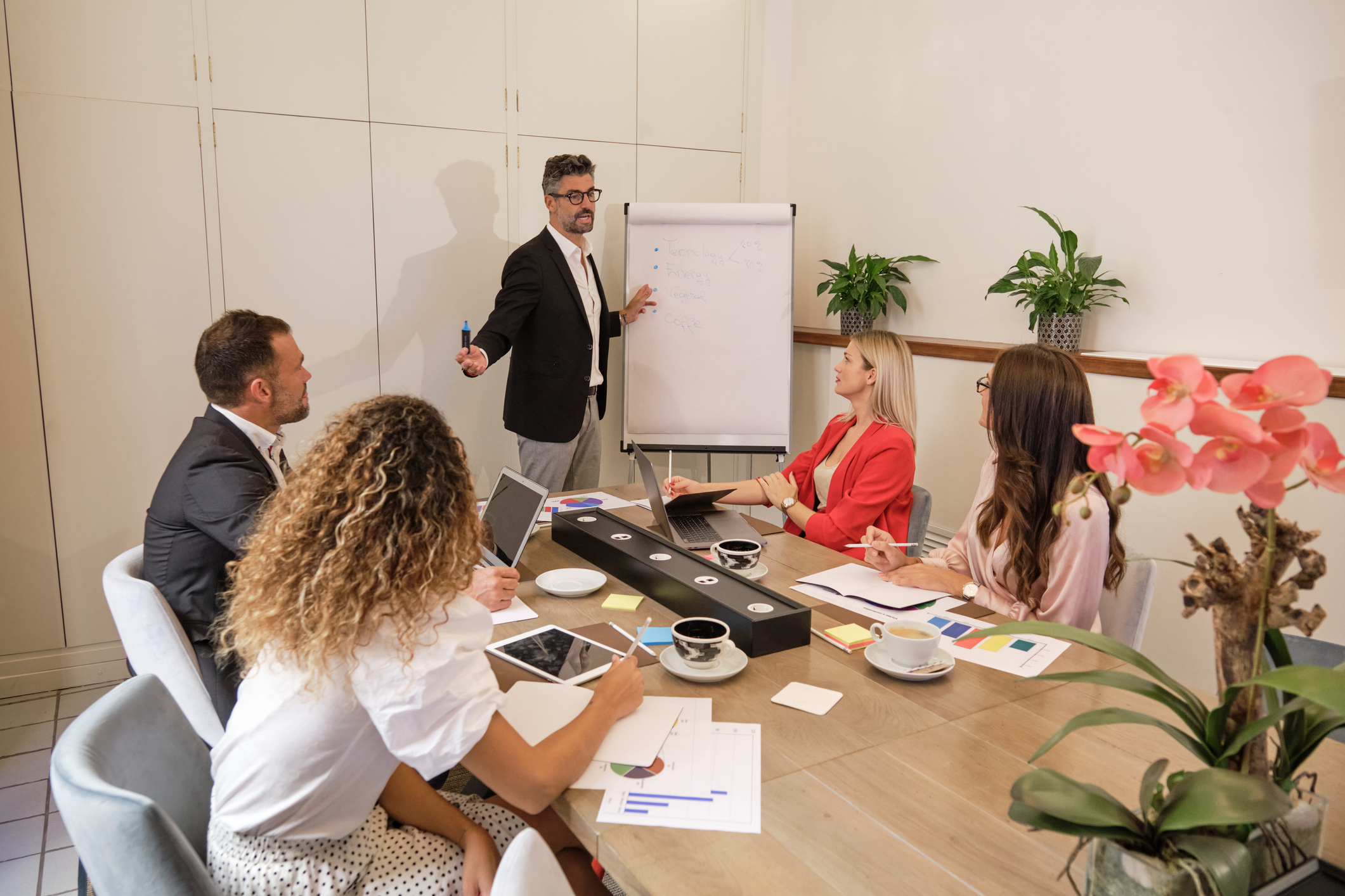 Trabajadores en una empresa (profesión de alto valor añadido)