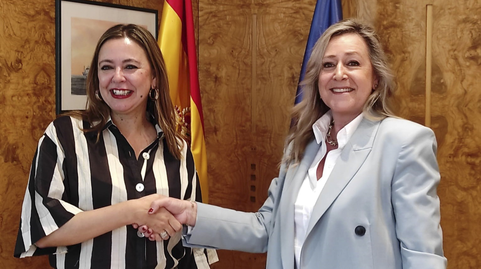 Elena Martínez Carqués, y la presidenta del Cabildo Insular de Lanzarote, María Dolores Corujo