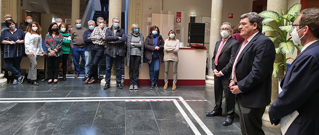 El ministro Escrivá con los trabajadores de la Seguridad Social en Toledo