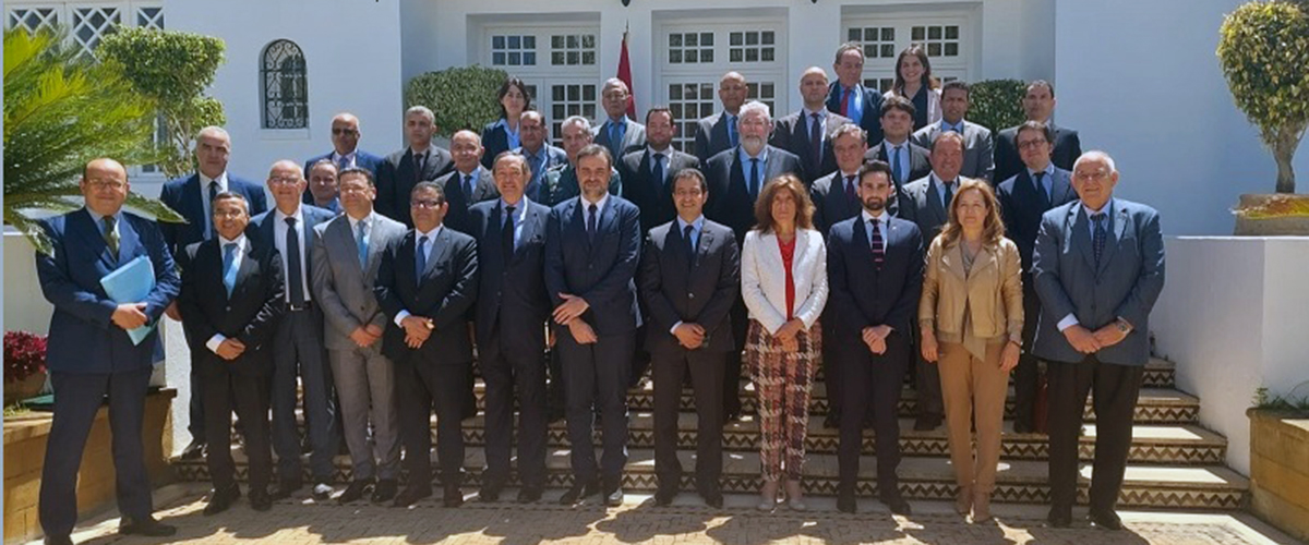 Foto de familia de los participantes en la reunión