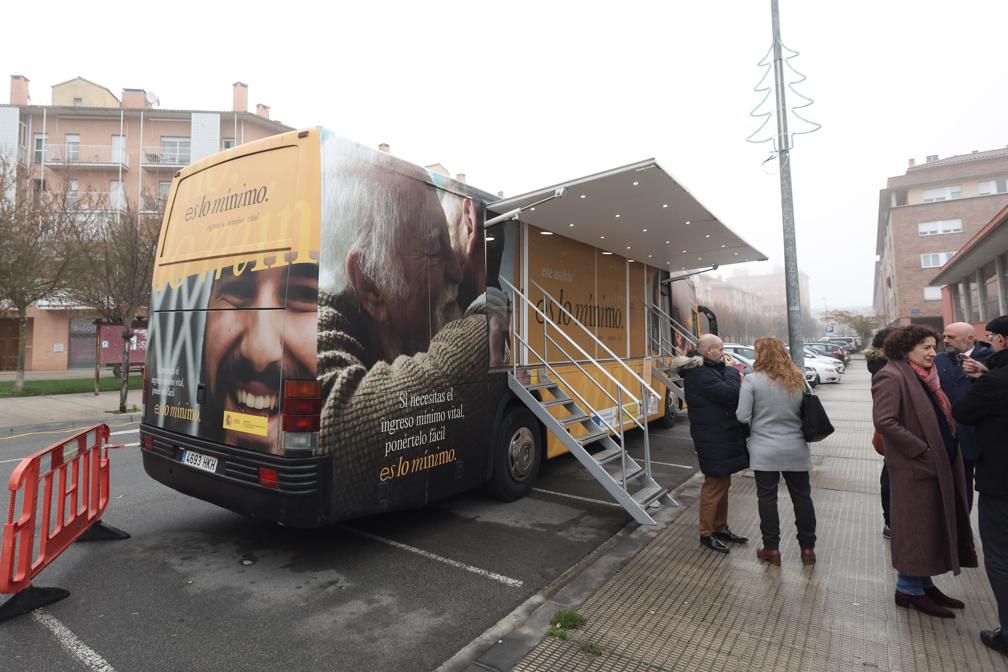 El autobus del IMV en una su parada en Navarra
