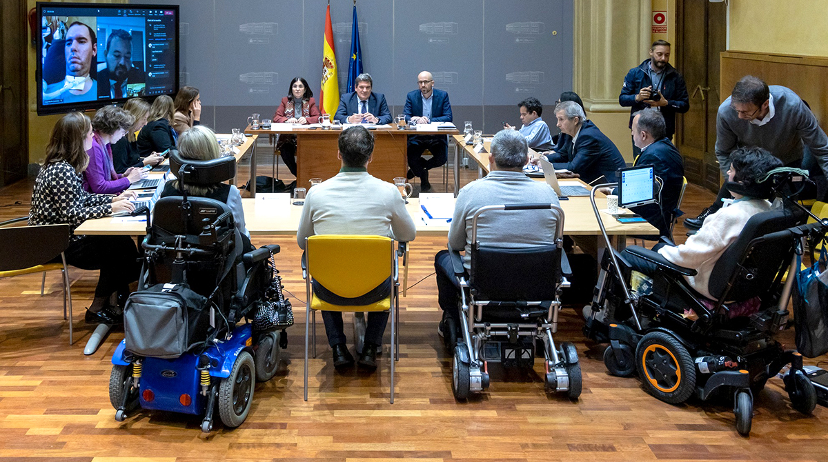 Los ministros Escrivá y Darias, junto al secretario de Estado de Derechos Sociales, Ignacio Álvarez, durante el encuentro
