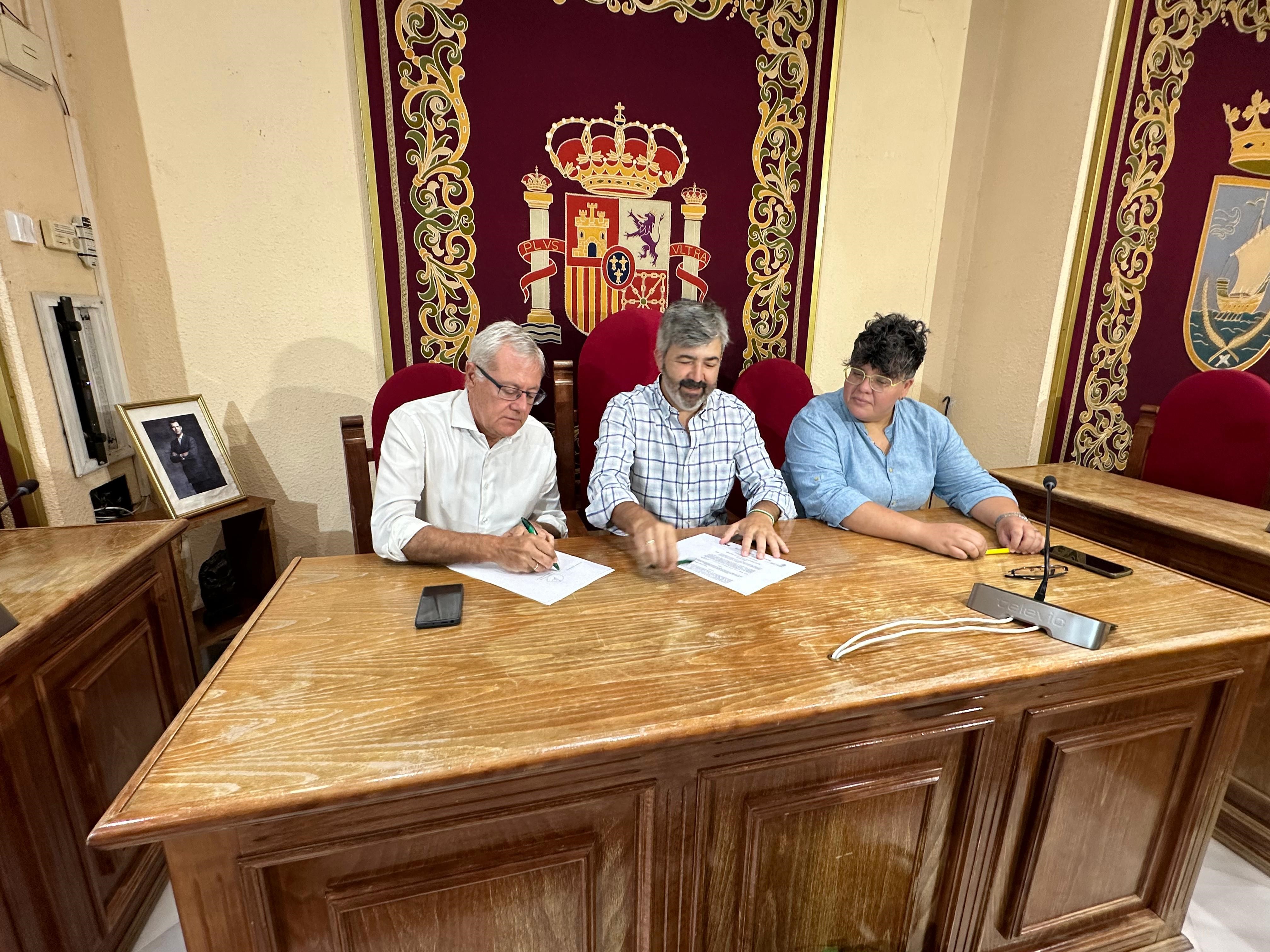 Durante la firma del convenio