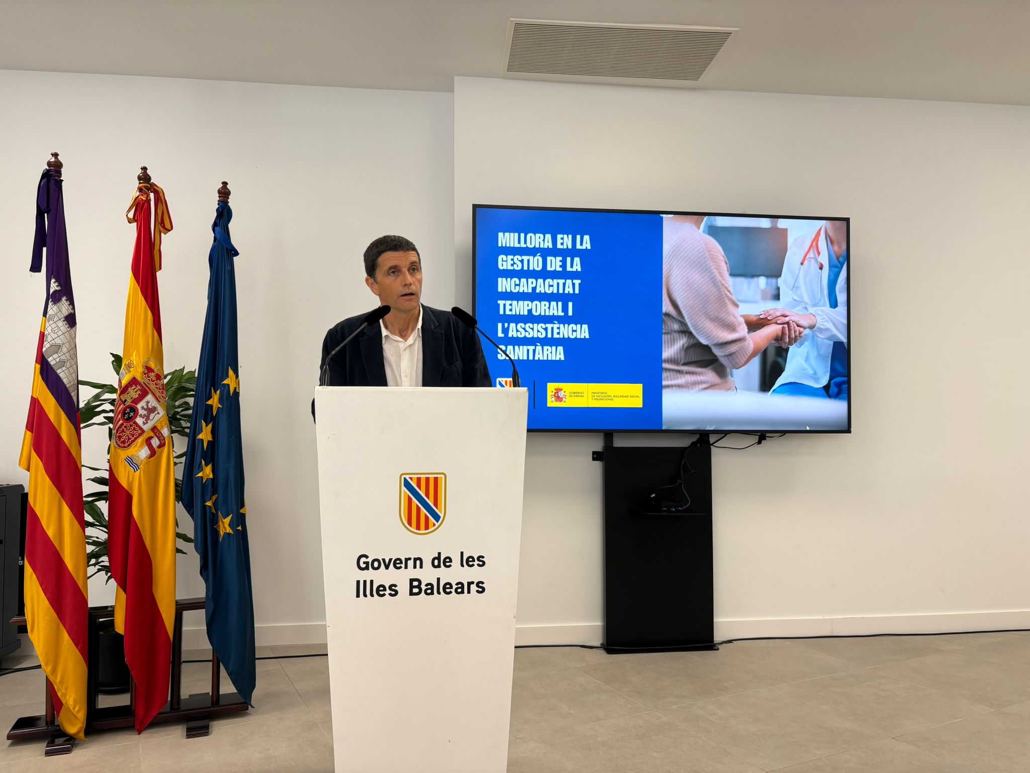 La ministra de Inclusión, Seguridad Social y Migraciones, Elma Saiz, ha firmado el convenio con la embajadora de EEUU en España, Julissa Reynoso